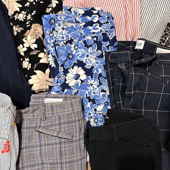 19 Pairs of Old Navy Pixie Pants, and some of gaps version of the same pants - Picture 4 of 8